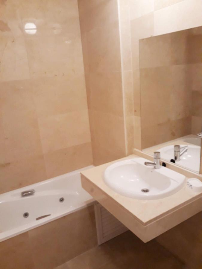 Beautiful Apartment In Duquesa Suites And Gardens Castillo de Sabinillas Eksteriør bilde