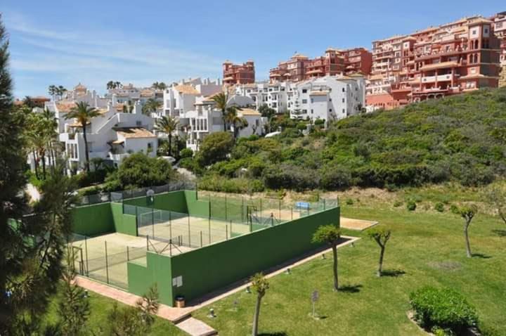 Beautiful Apartment In Duquesa Suites And Gardens Castillo de Sabinillas Eksteriør bilde