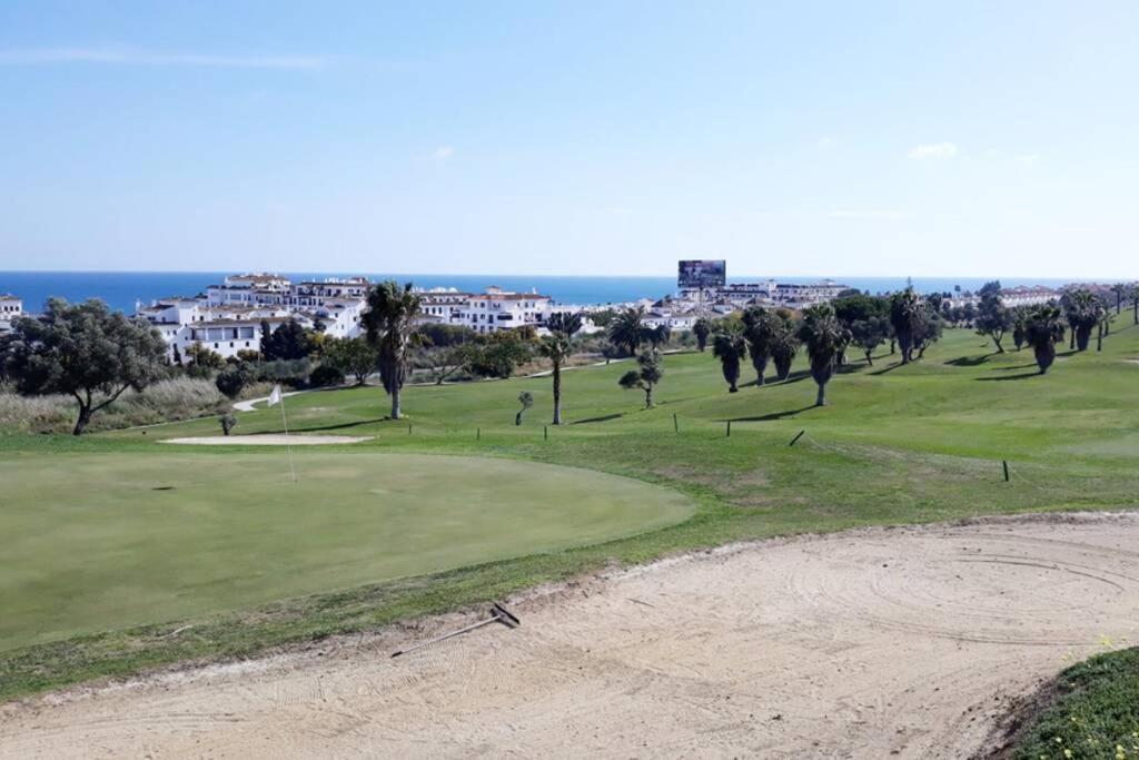 Beautiful Apartment In Duquesa Suites And Gardens Castillo de Sabinillas Eksteriør bilde