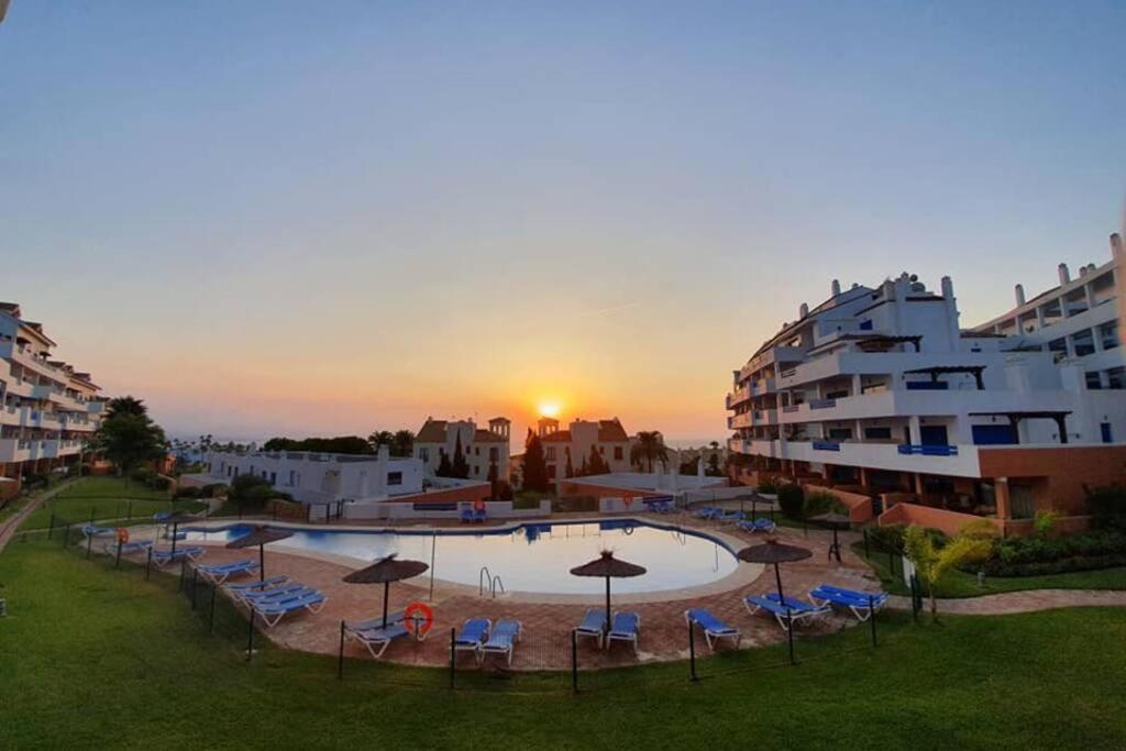Beautiful Apartment In Duquesa Suites And Gardens Castillo de Sabinillas Eksteriør bilde