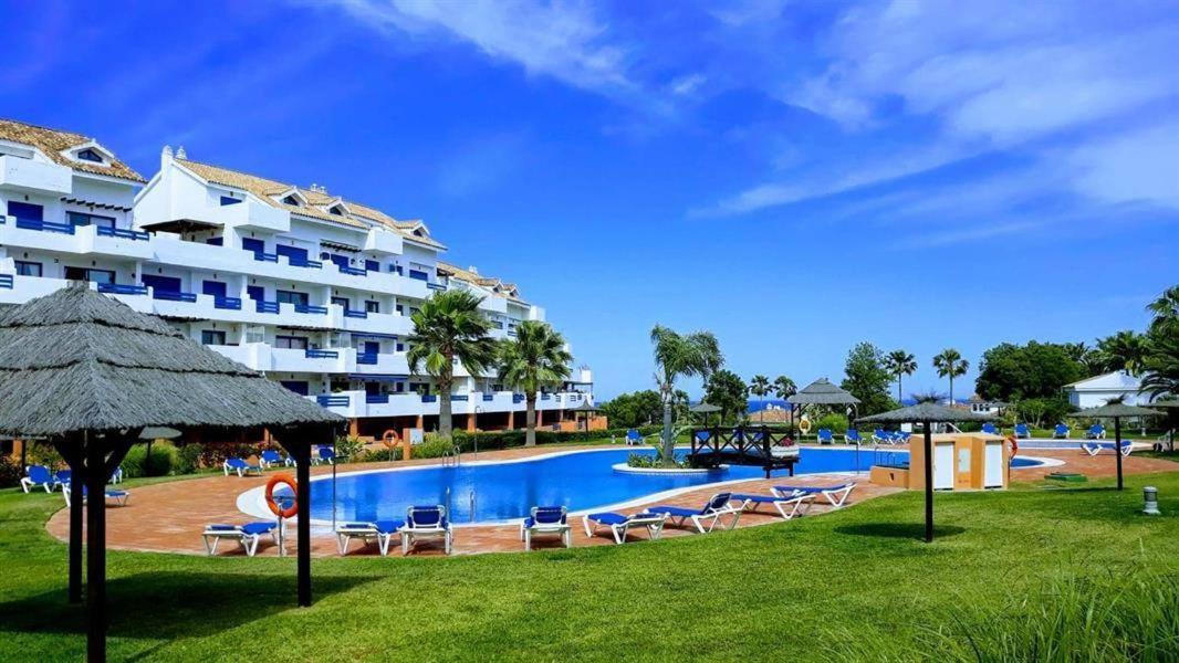 Beautiful Apartment In Duquesa Suites And Gardens Castillo de Sabinillas Eksteriør bilde